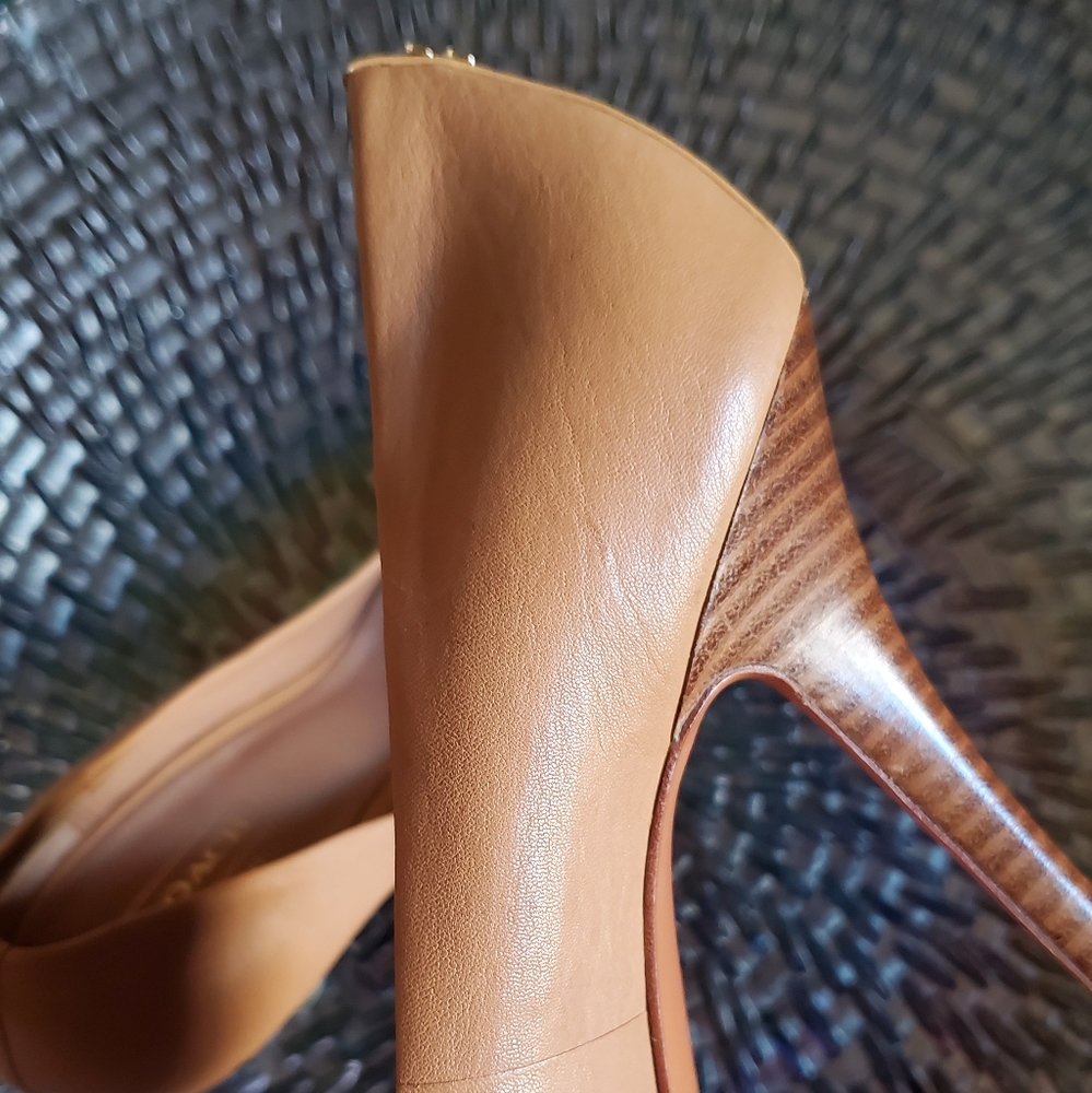 COACH Ellin beige pumps sz 8.5 - Picture 8 of 8